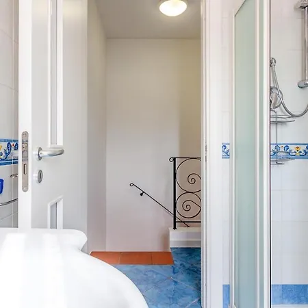 Large With Private Garden Near The Sea * ポルト・レカナーティ
