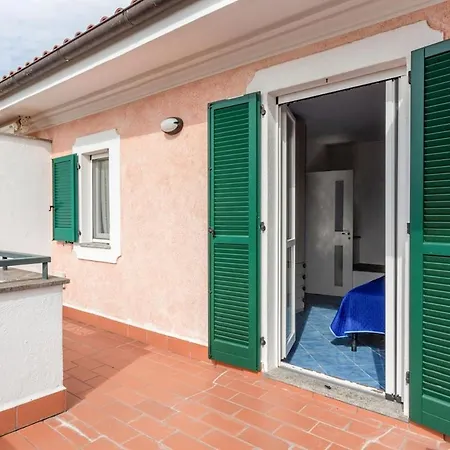 Large With Private Garden Near The Sea Casa vacanze Porto Recanati