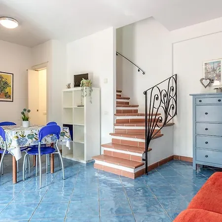 Large With Private Garden Near The Sea * ポルト・レカナーティ