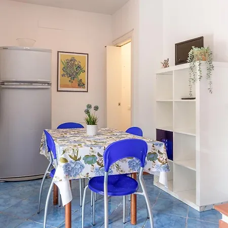 Large With Private Garden Near The Sea