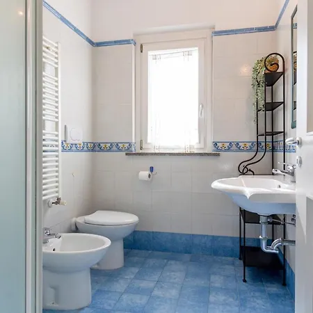 Large With Private Garden Near The Sea ポルト・レカナーティ