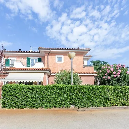 別荘 Large With Private Garden Near The Sea ポルト・レカナーティ